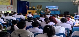บรรยายให้ความรู้กฎหมายจราจร วินัยจราจร การขับขี่ปลอดภัย ให้เเก่นักศึกษา  กศน.อำเภอละเเมโครงการวัยเรียนวัยใส