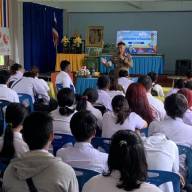 บรรยายให้ความรู้กฎหมายจราจร วินัยจราจร การขับขี่ปลอดภัย ให้เเก่นักศึกษา  กศน.อำเภอละเเมโครงการวัยเรียนวัยใส